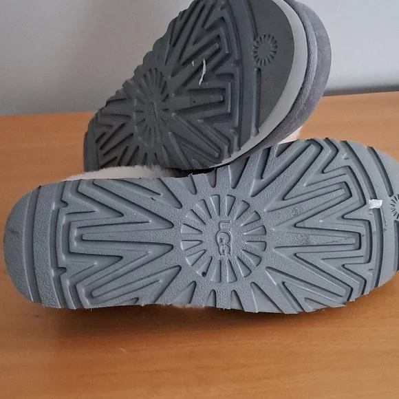 NWOT UGG Nita Slippers - Picture 9 of 9